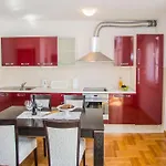 Olea, Two-Bedroom Duplex Suite Near Znjan Beach Apartment *