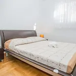 Apartment Olea, Two-Bedroom Duplex Suite Near Znjan Beach Split