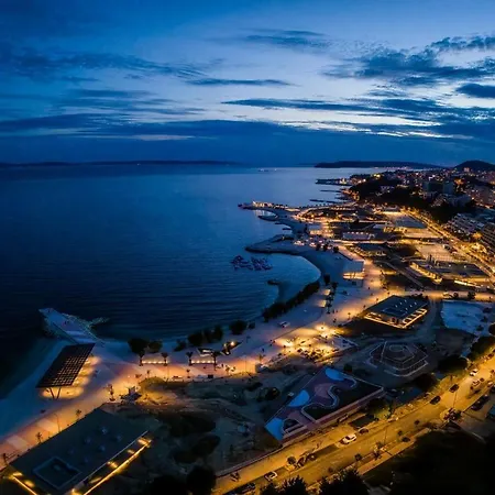 Antonio On The Split