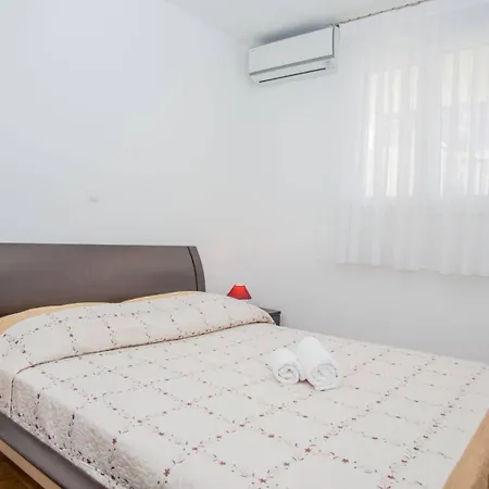 Olea, Two-Bedroom Duplex Suite Near Znjan Beach Apartment *