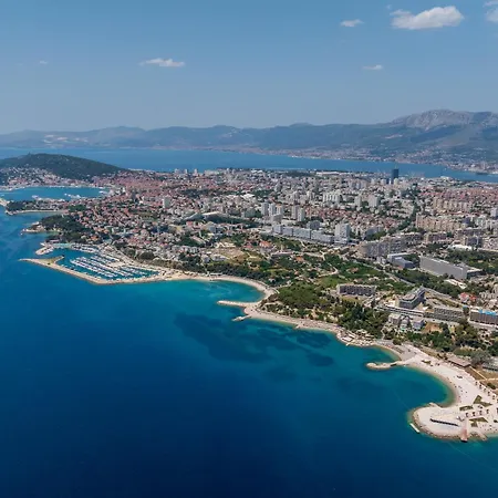 Olea, Two-Bedroom Duplex Suite Near Znjan Beach Apartment Split