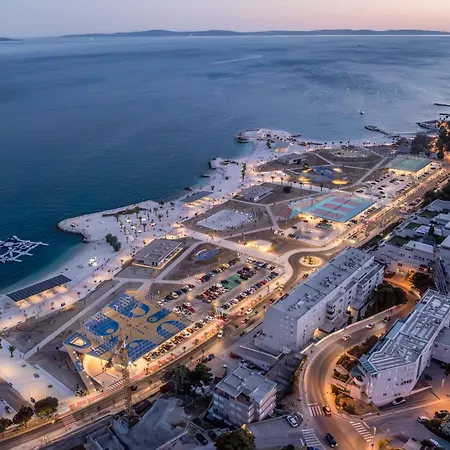 Olea, Two-Bedroom Duplex Suite Near Znjan Beach Split