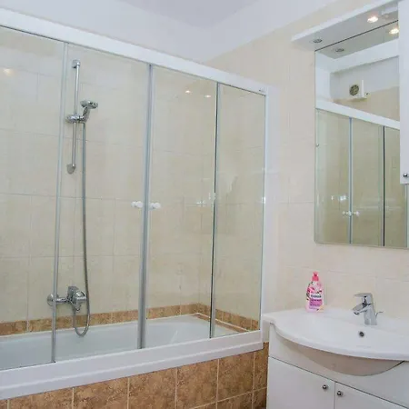 Antonio On The Appartement