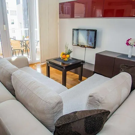 Olea, Two-bedroom Duplex Near Znjan 아파트 스플리트